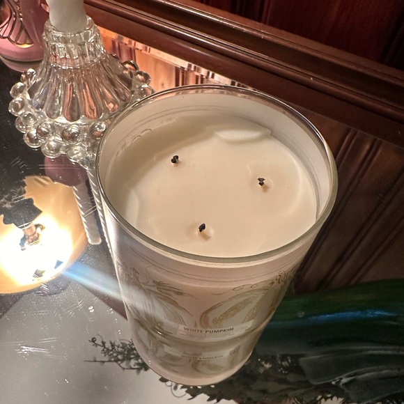 Bath & Body Works White Pumpkin Candle with Gold Lid - Picture 3 of 3